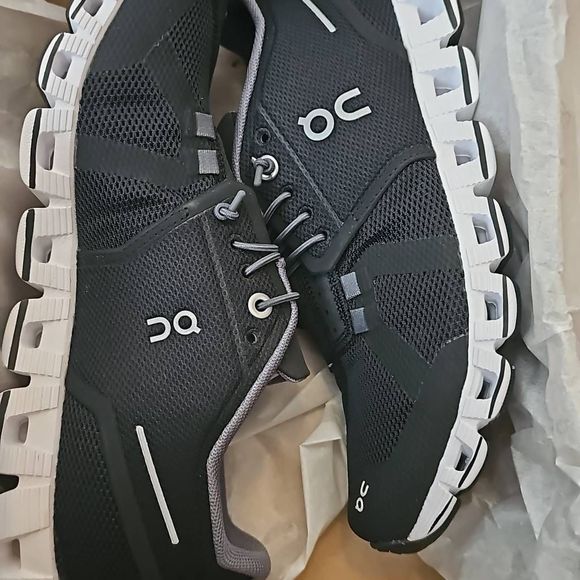 ON running Women's CLOUD, BLACK/WHITE, 9
Box as is - Picture 8 of 10